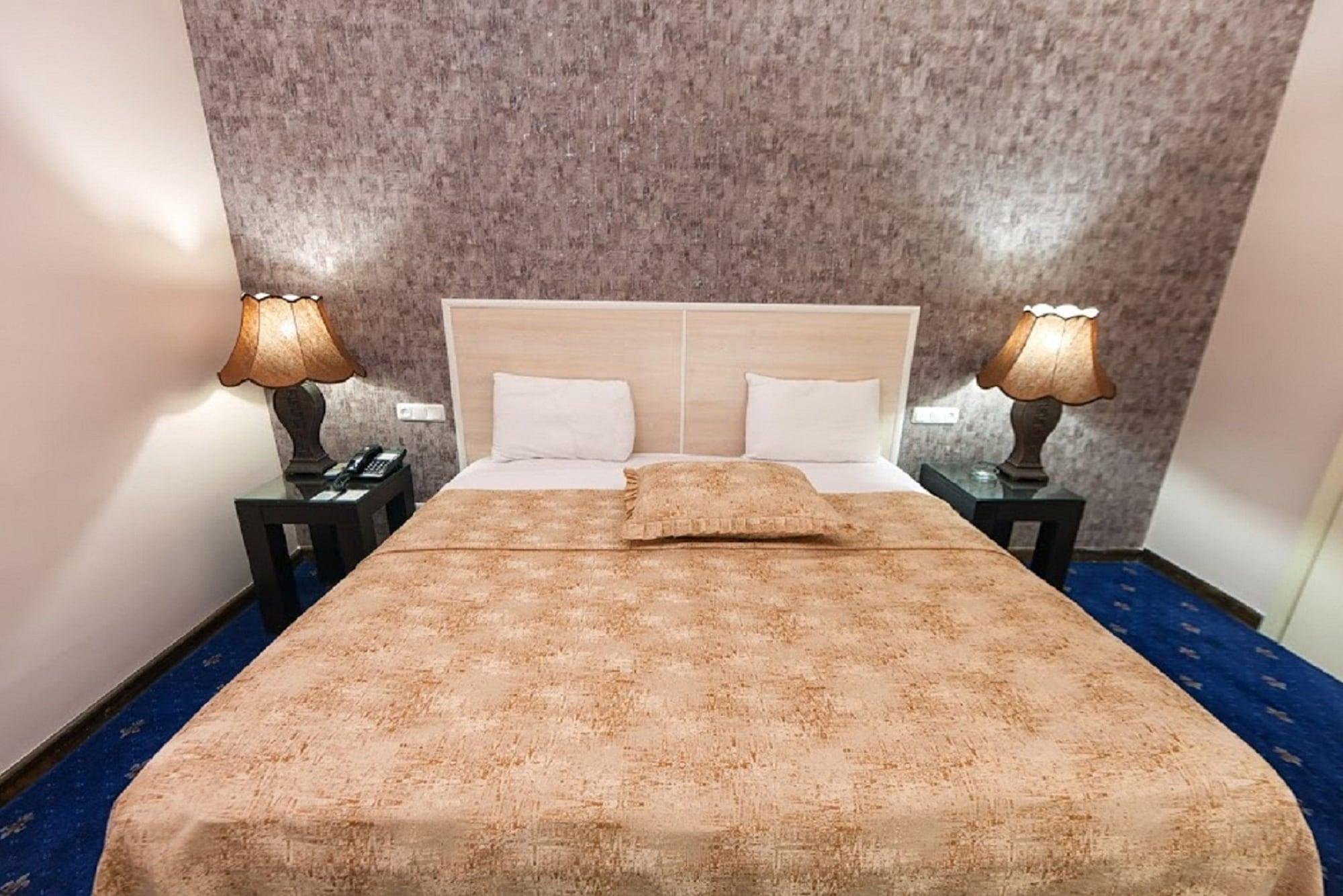 Regineh Hotel Єреван Екстер'єр фото