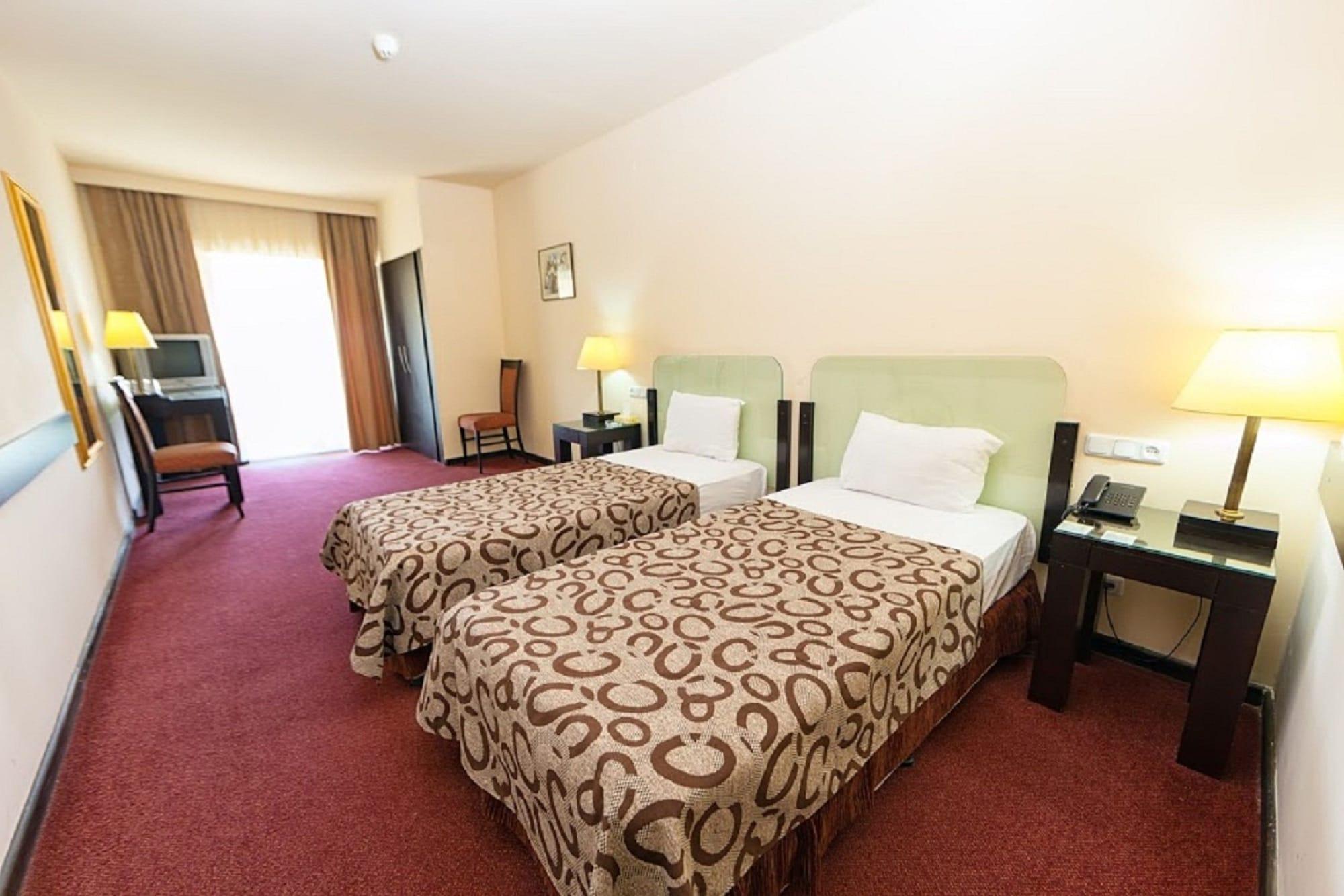 Regineh Hotel Єреван Екстер'єр фото