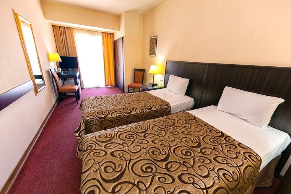 Regineh Hotel Єреван Екстер'єр фото