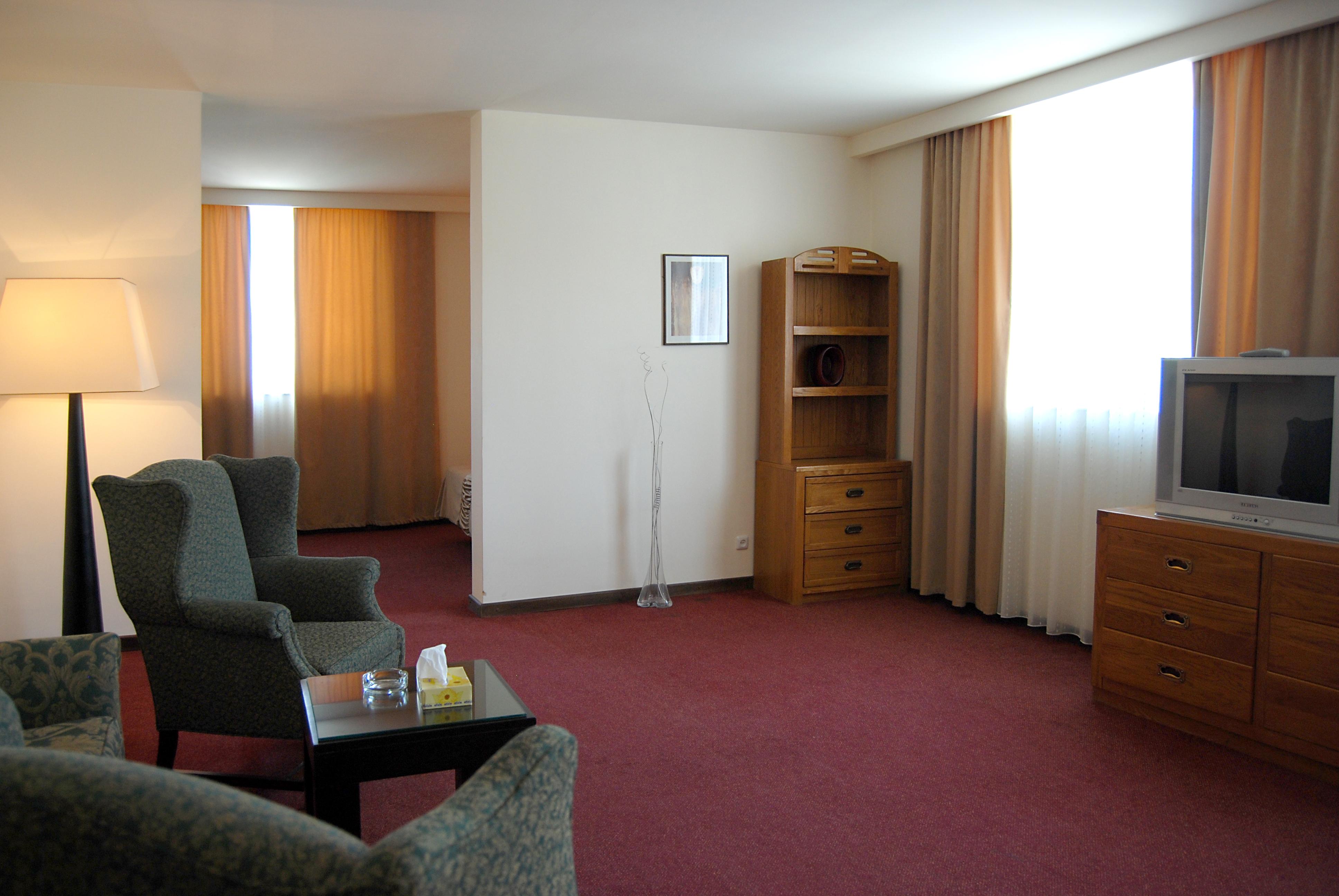Regineh Hotel Єреван Екстер'єр фото