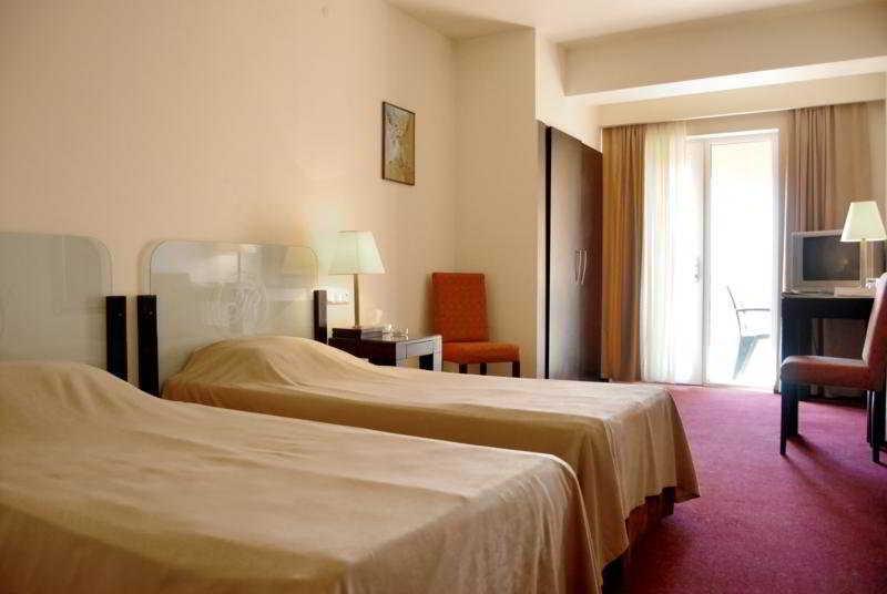 Regineh Hotel Єреван Екстер'єр фото