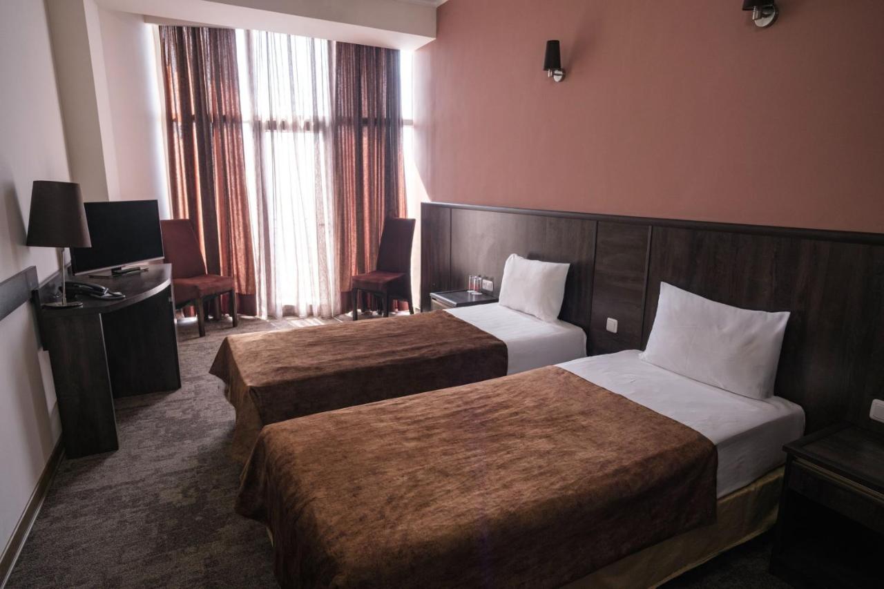 Regineh Hotel Єреван Екстер'єр фото
