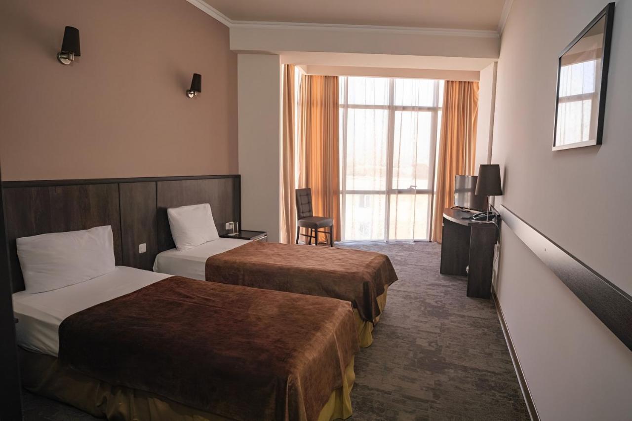 Regineh Hotel Єреван Екстер'єр фото