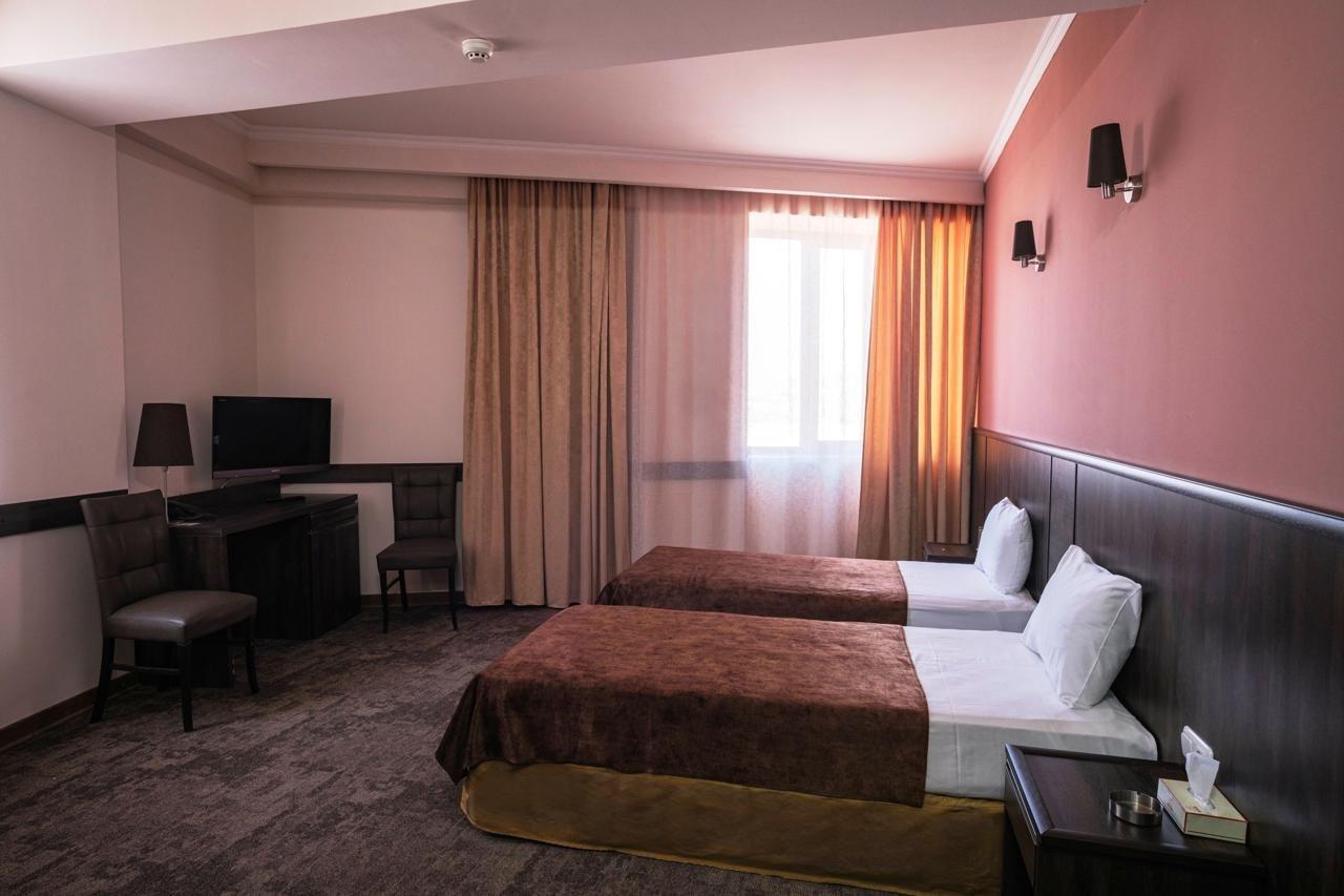 Regineh Hotel Єреван Екстер'єр фото