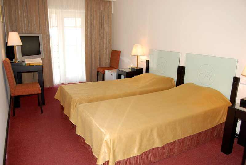 Regineh Hotel Єреван Екстер'єр фото