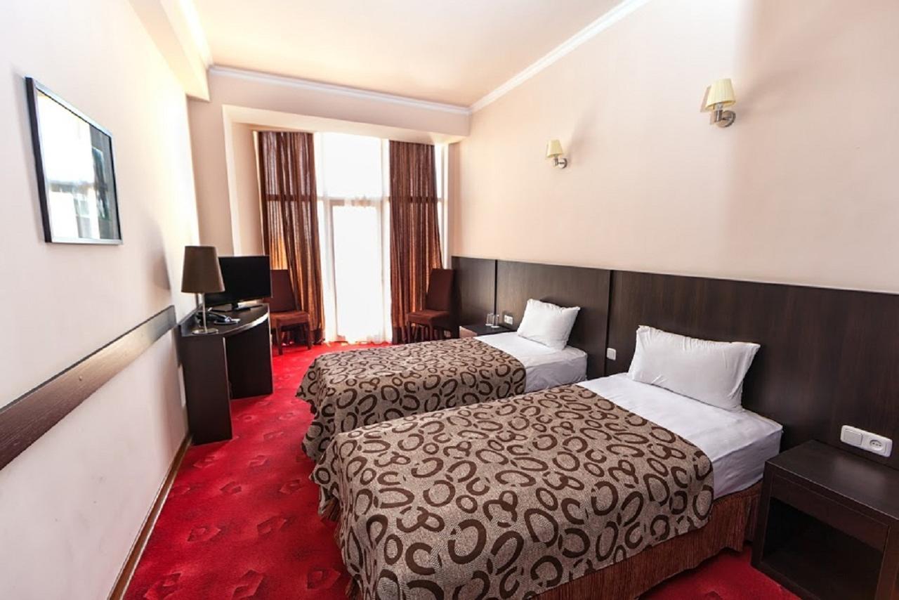 Regineh Hotel Єреван Екстер'єр фото